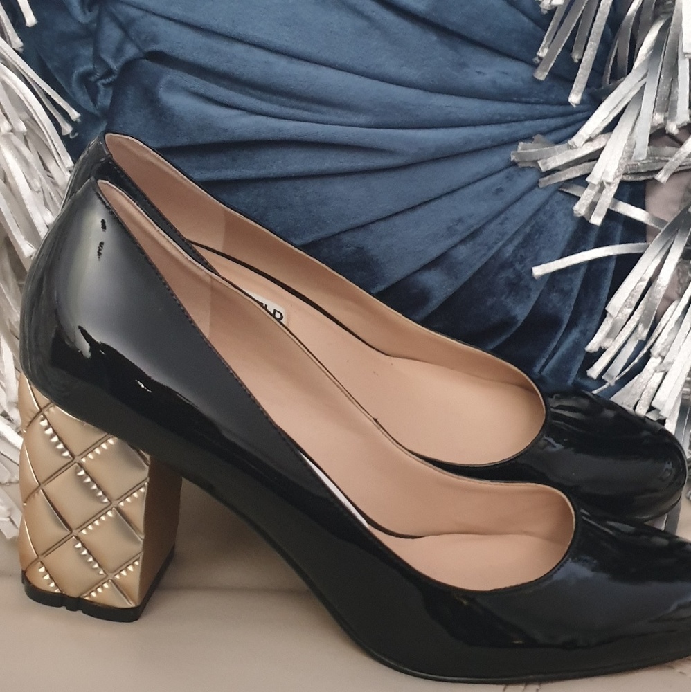 Karl Lagerfeld Platform Pumps